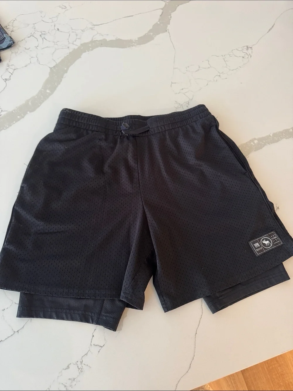 Boys abercrombie kids Black & Blue Camo Performance Shorts size 13/14